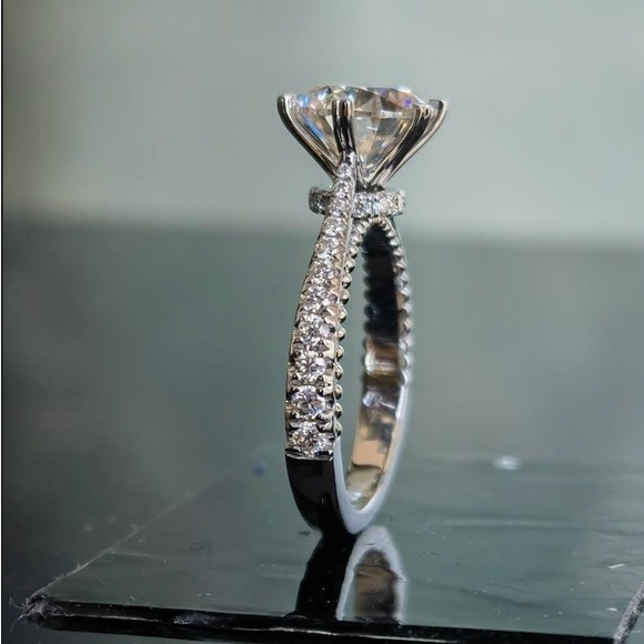 2ct GHI round moissanite solitaire in 10k white gold - Picture 2 of 6